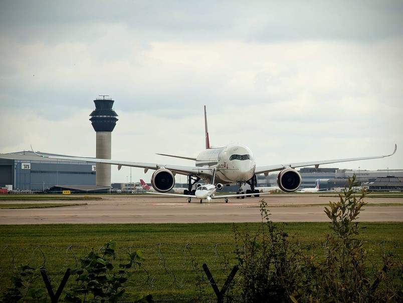 The hilarious moment, captured by Chaz Draycott, at Manchester Airport where a Virgin Atlantic Airbus A350-1000 followed behind a Cessna
