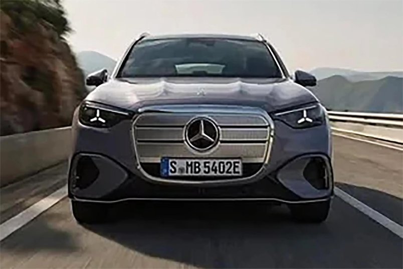  The new electric 2025/2026 Mercedes-Benz GLC has been leaked.  Would you take this over BMW's iX3? 